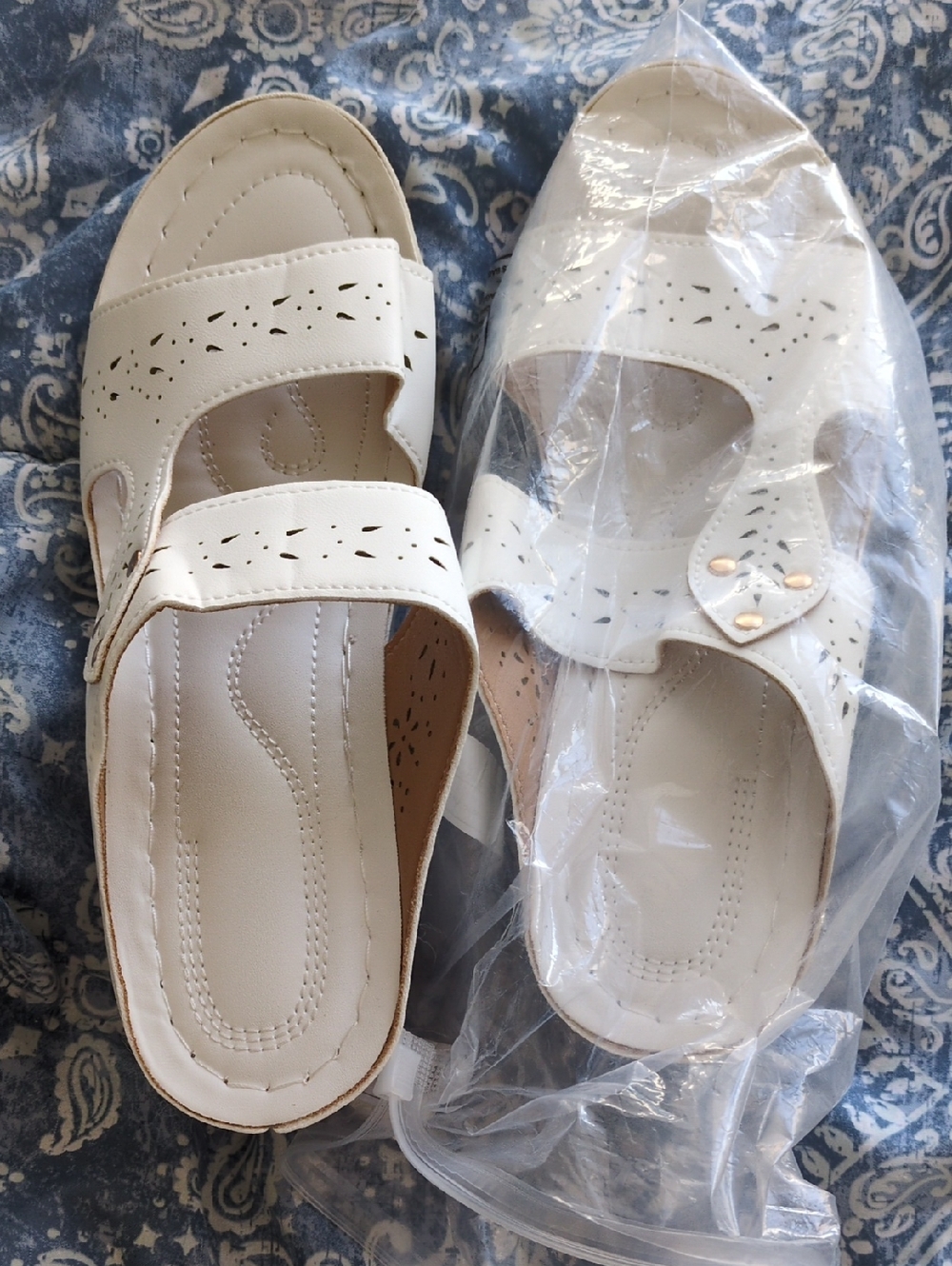 Women's White Comfort Slide Sandals